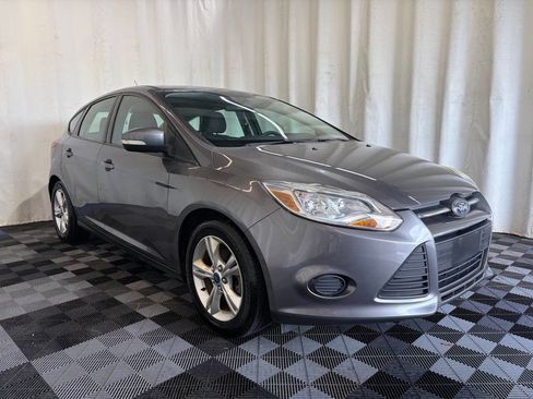 Used 2013 Ford Focus SE w/ SE Winter Pkg FWD image 3