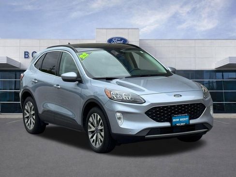 Used 2022 Ford Escape Titanium w/ Class II Trailer Tow Package AWD/4WD image 2