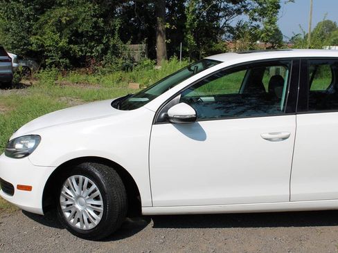 Used 2011 Volkswagen Golf 4-Door FWD image 10
