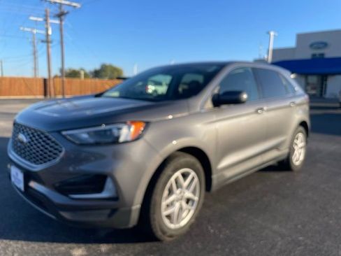 Used 2023 Ford Edge SEL image 2