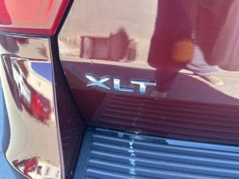 Used 2021 Ford Expedition XLT image 10