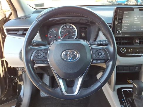 Certified 2022 Toyota Corolla Cross LE image 20