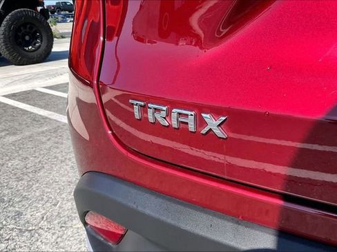 Used 2025 Chevrolet Trax LT w/ LT Convenience Package FWD image 7