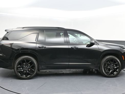 Used 2024 Chevrolet Traverse RS FWD image 8