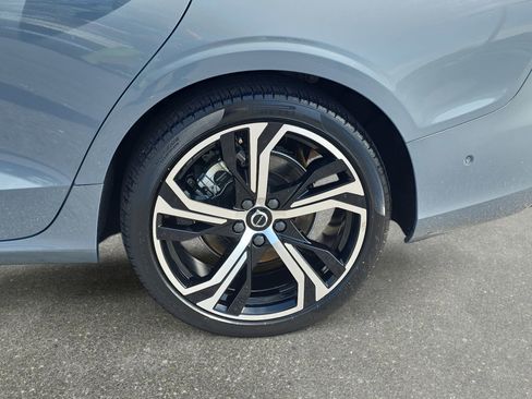 Used 2024 Volvo S60 B5 Plus image 32