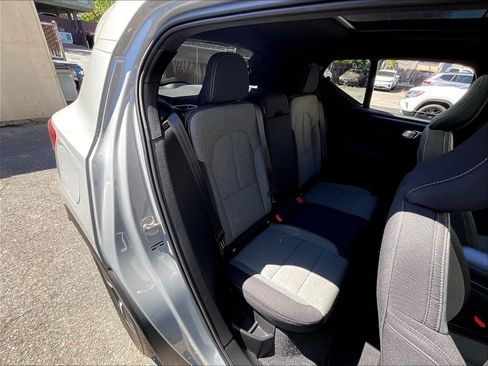 Used 2025 Volvo XC40 B5 Core AWD/4WD image 26
