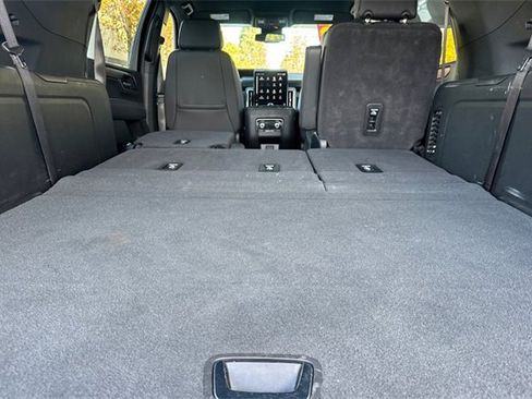 Used 2025 GMC Yukon XL Denali image 16