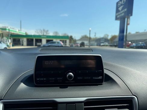 Used 2014 MAZDA MAZDA3 i Touring image 18