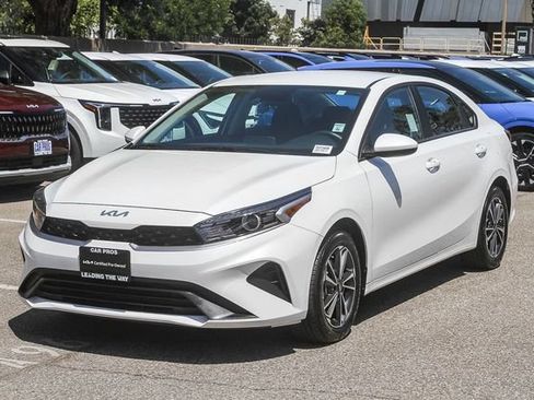 Certified 2024 Kia Forte LXS FWD image 5