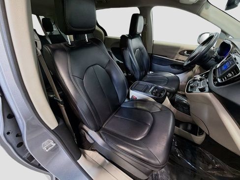 Used 2021 Chrysler Voyager Lxi FWD image 24