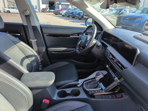 Certified 2025 Kia Seltos EX w/ EX Sunroof Package image 7