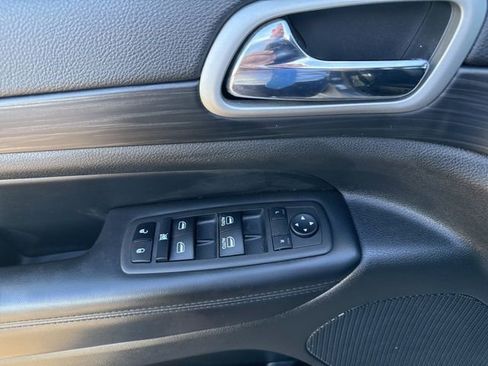 Certified 2022 Jeep Grand Cherokee Laredo X image 15