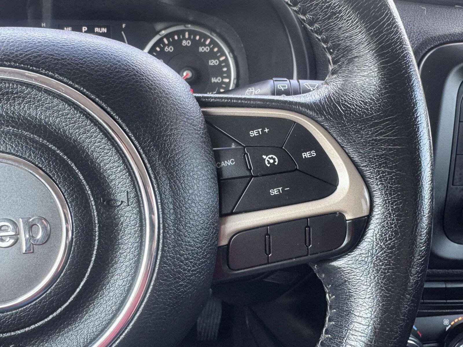 Used 2015 Jeep Renegade Latitude w/ Popular Equipment Group FWD image 26