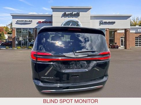 New 2026 Chrysler Pacifica Select image 6