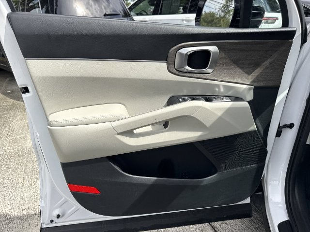 Used 2022 Kia Sorento EX w/ Panoramic Sunroof Package FWD image 13
