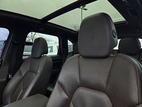 Used 2017 Porsche Cayenne S Platinum image 26