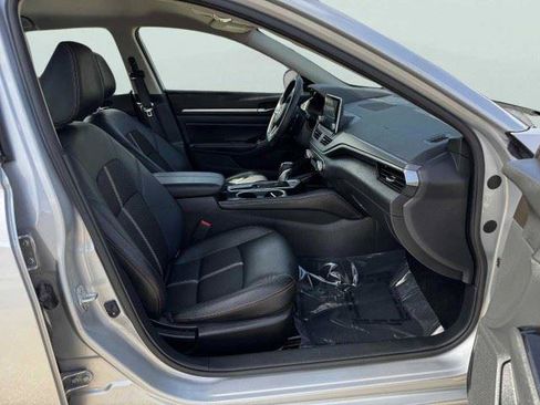 Used 2024 Nissan Altima 2.5 SR FWD image 43