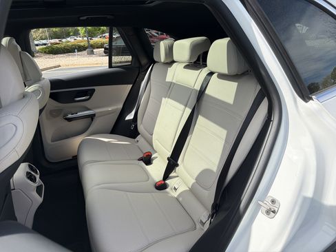 Used 2025 Mercedes-Benz GLC 350e 4MATIC image 21