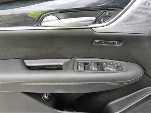 Used 2025 Cadillac XT5 Premium Luxury FWD image 9