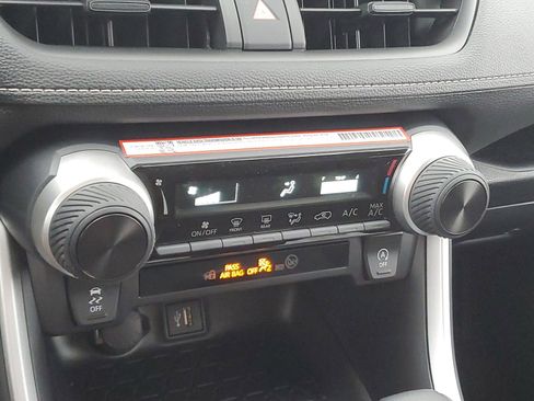 Certified 2025 Toyota RAV4 LE image 28