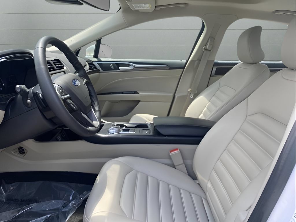 Used 2019 Ford Fusion SEL FWD image 12