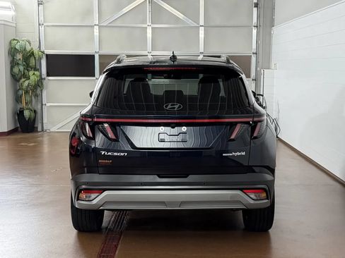 Used 2025 Hyundai Tucson Limited AWD/4WD image 4