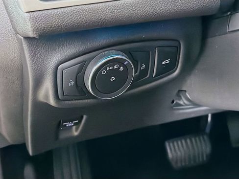 Used 2013 Lincoln MKZ FWD image 12