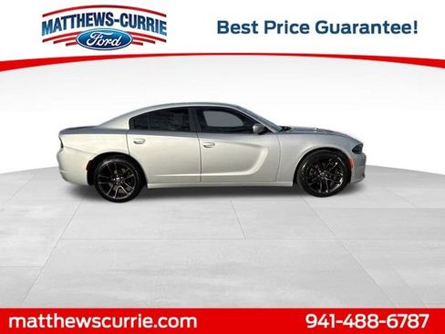 Used 2020 Dodge Charger SXT image 3