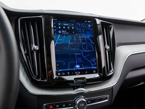 Used 2025 Volvo XC60 B5 Plus image 22