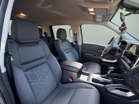 Used 2025 Nissan Frontier SV w/ SV Convenience Package image 20