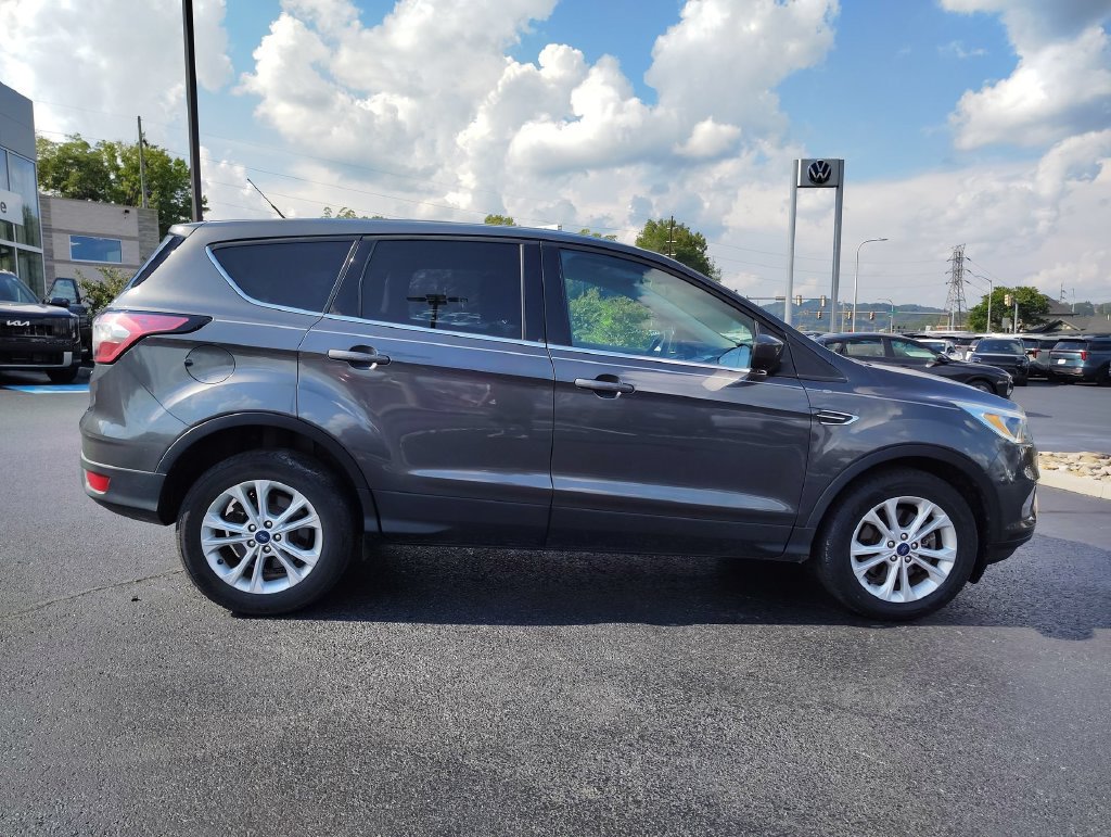 Used 2017 Ford Escape SE AWD/4WD image 4