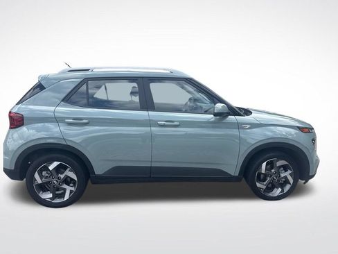 Used 2025 Hyundai Venue SEL FWD image 15