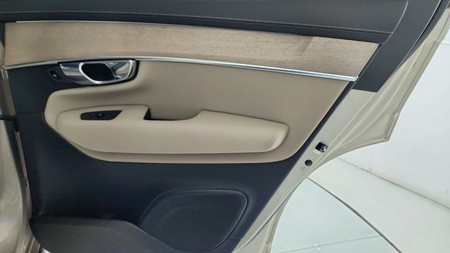 New 2026 Volvo XC90 T8 Plus w/ Protection Package Premier AWD/4WD image 36