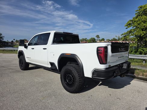 Used 2025 GMC Sierra 2500 AT4X AWD/4WD image 2