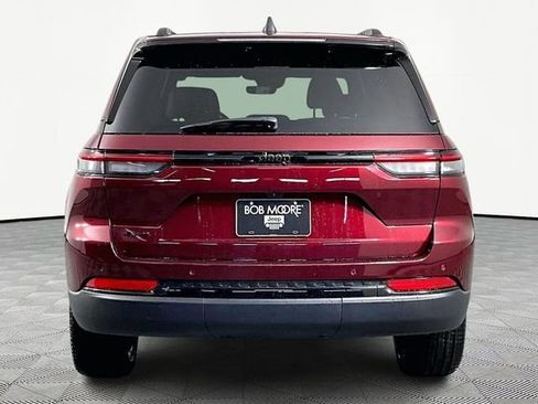 New 2025 Jeep Grand Cherokee Laredo image 5