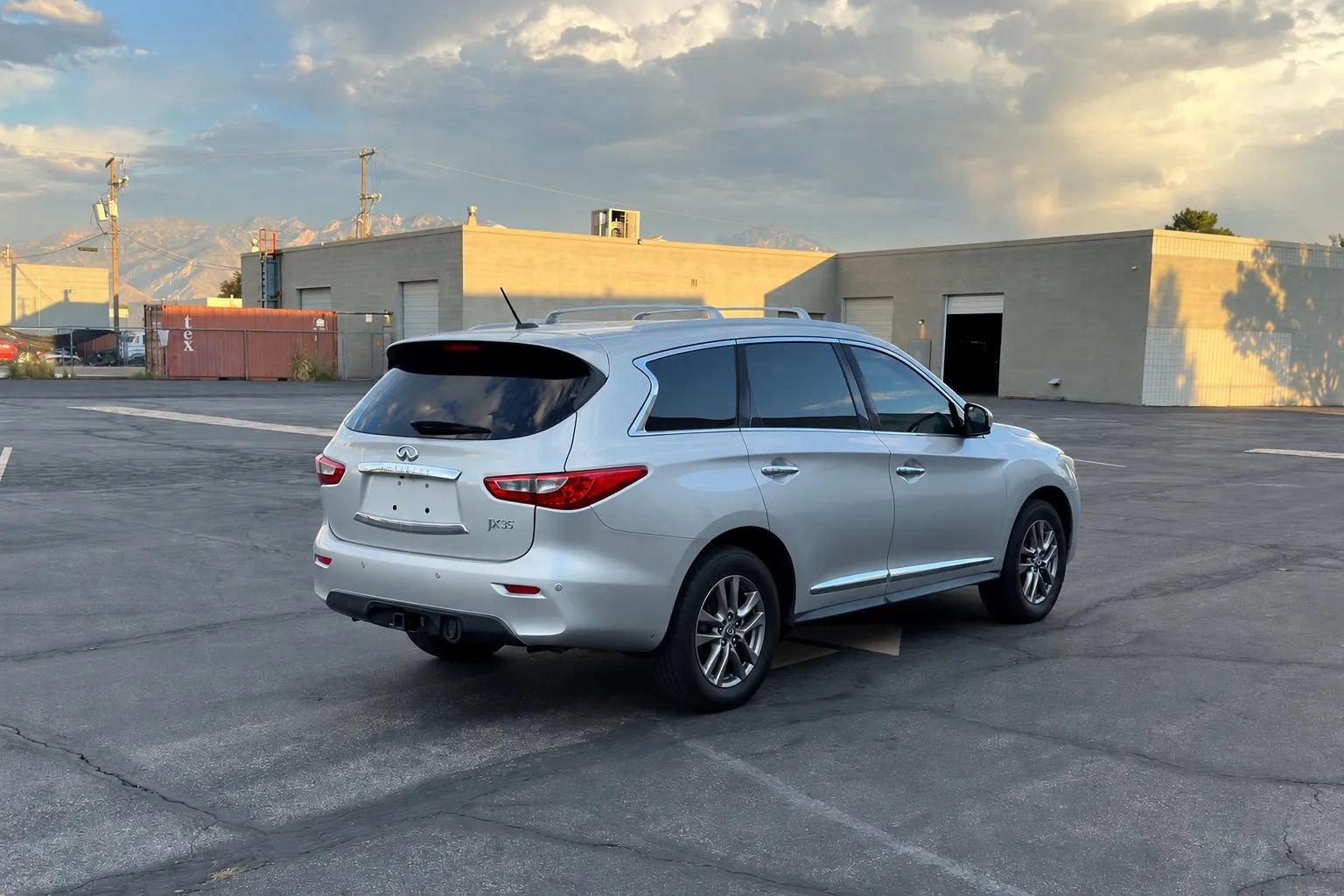 Used 2013 INFINITI JX35 AWD w/ Premium Pkg image 5