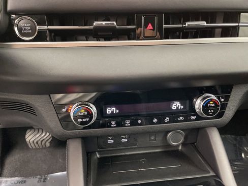 Used 2025 Mitsubishi Outlander SE image 15