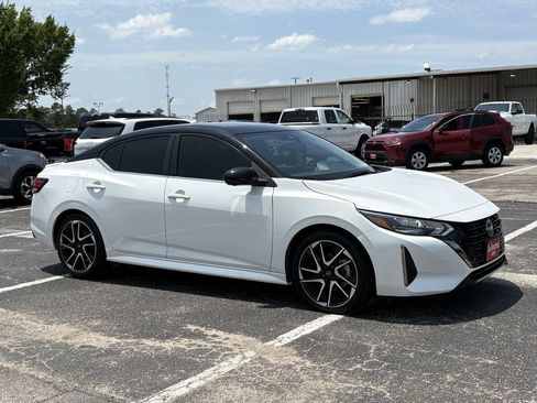 Used 2024 Nissan Sentra SR w/ SR Premium Package FWD image 3