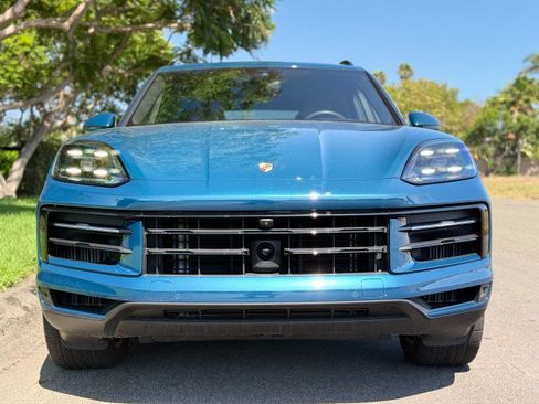 Used 2025 Porsche Cayenne AWD/4WD image 12