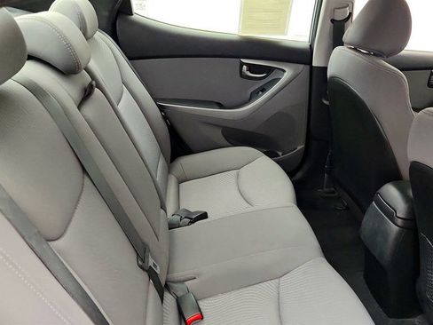 Used 2015 Hyundai Elantra SE w/ Option Group 02 FWD image 19