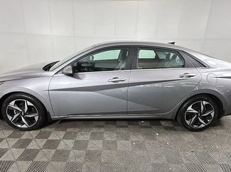 Used 2023 Hyundai Elantra Limited FWD video 5