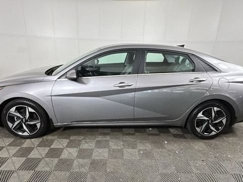 Used 2023 Hyundai Elantra Limited FWD image 5