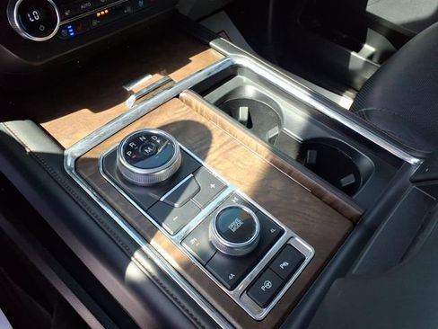 Used 2018 Ford Expedition Platinum image 18