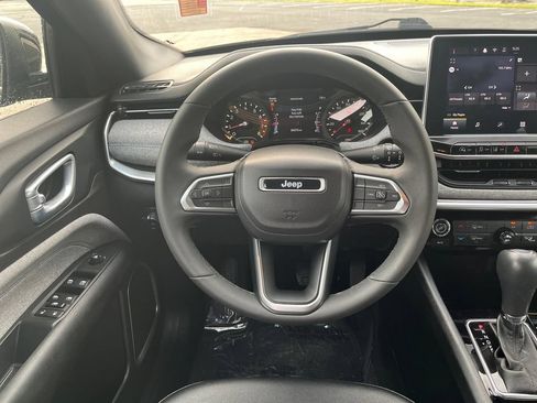 Used 2024 Jeep Compass Latitude AWD/4WD image 12