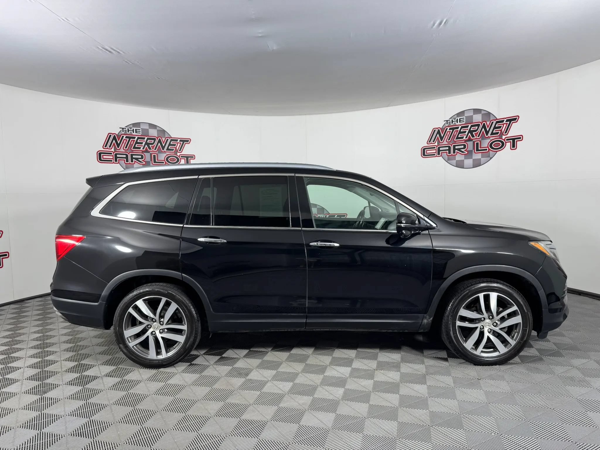 Used 2018 Honda Pilot Touring image 8