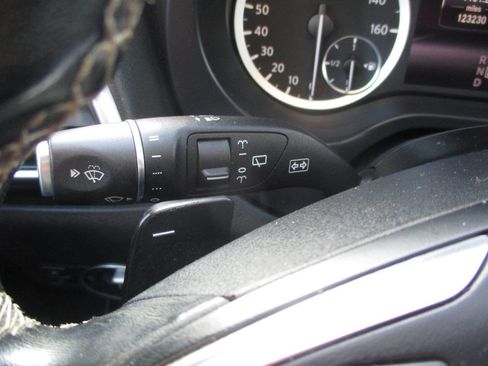 Used 2018 INFINITI QX30 Essential AWD 4dr Crossover (m image 19