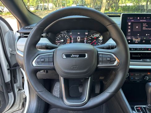 Used 2025 Jeep Compass Limited AWD/4WD image 28
