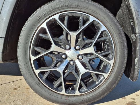 Certified 2025 Jeep Grand Cherokee Summit image 40