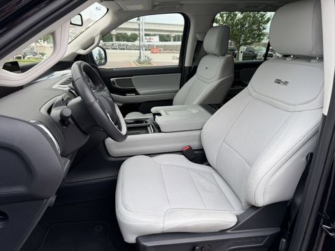 New 2025 Ford Expedition Max Platinum w/ Driver's Package AWD/4WD image 23