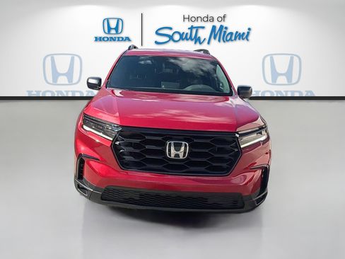 Used 2025 Honda Pilot Sport image 2